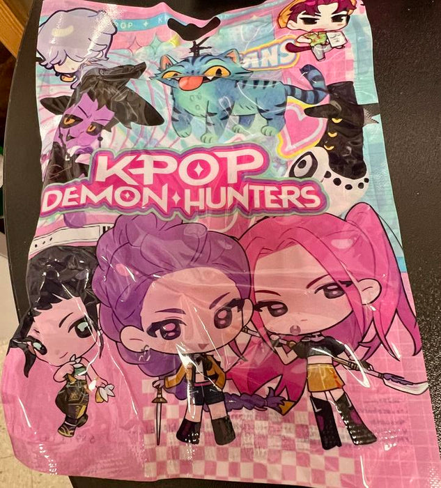 KPOP DEMON HUNTERS Ver. 1 - Blind Bag Keychain Featuring Adorable Character Designs and Collectible Elements
